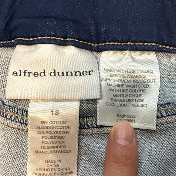 Alfred Dunner Modern Fit Dark Blue Straight Leg Pull On Jeans Size 18 - Picture 4 of 4